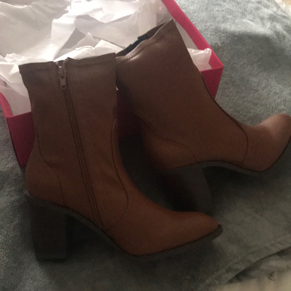 Cognac Brown ankle boot! Brand new, never worn!